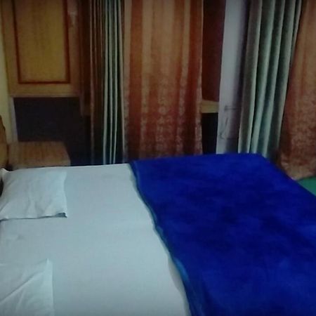 New Crown Hotel インドール エクステリア 写真