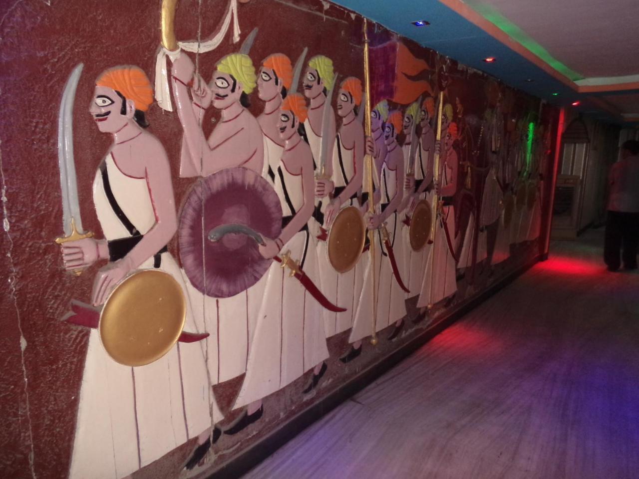 New Crown Hotel インドール エクステリア 写真