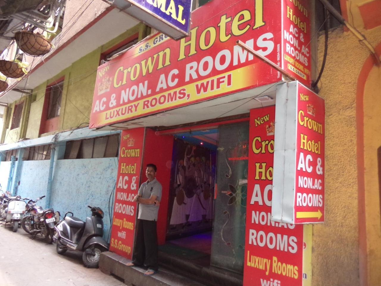 New Crown Hotel インドール エクステリア 写真