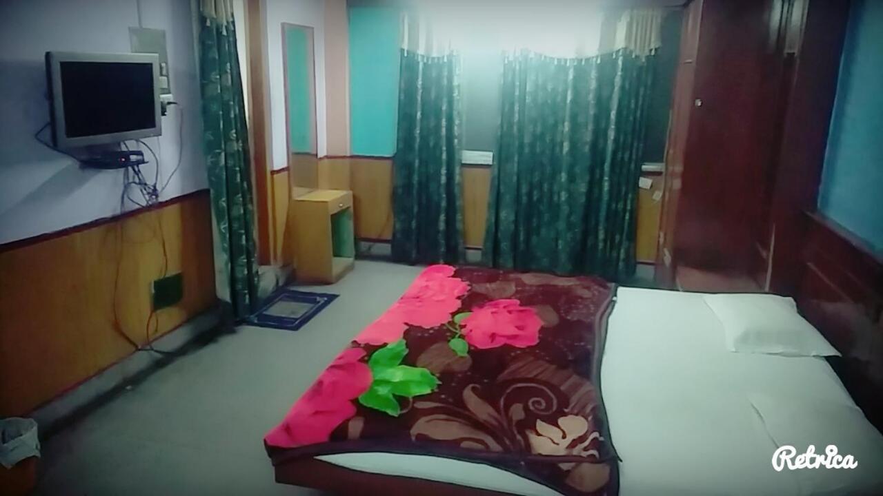 New Crown Hotel インドール エクステリア 写真