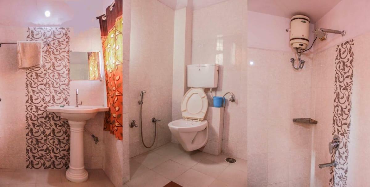 New Crown Hotel インドール エクステリア 写真